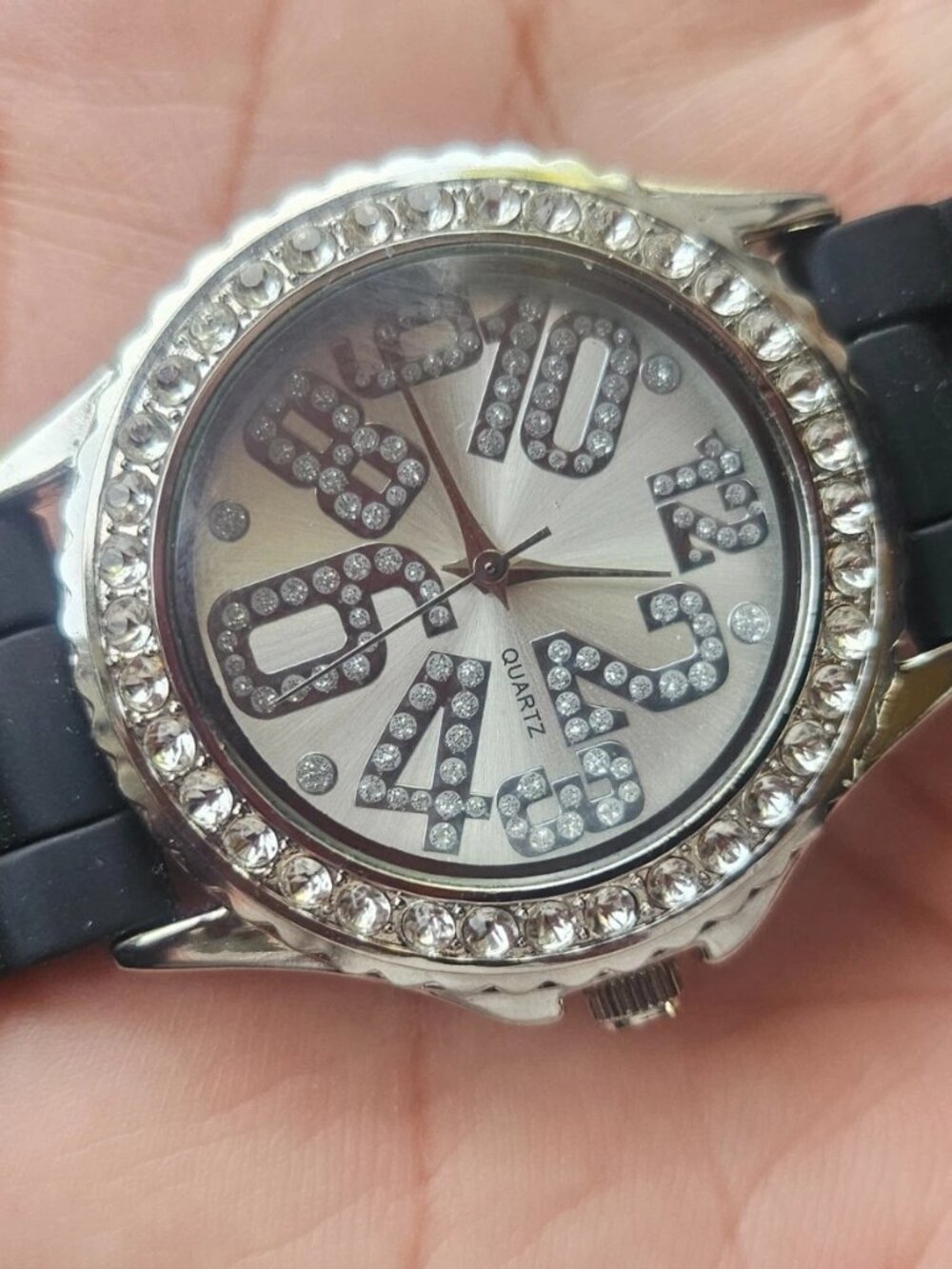 Fashion Wristwatch Crystal Accent Bezel Numbers Analog Quartz Black Rubber Watch